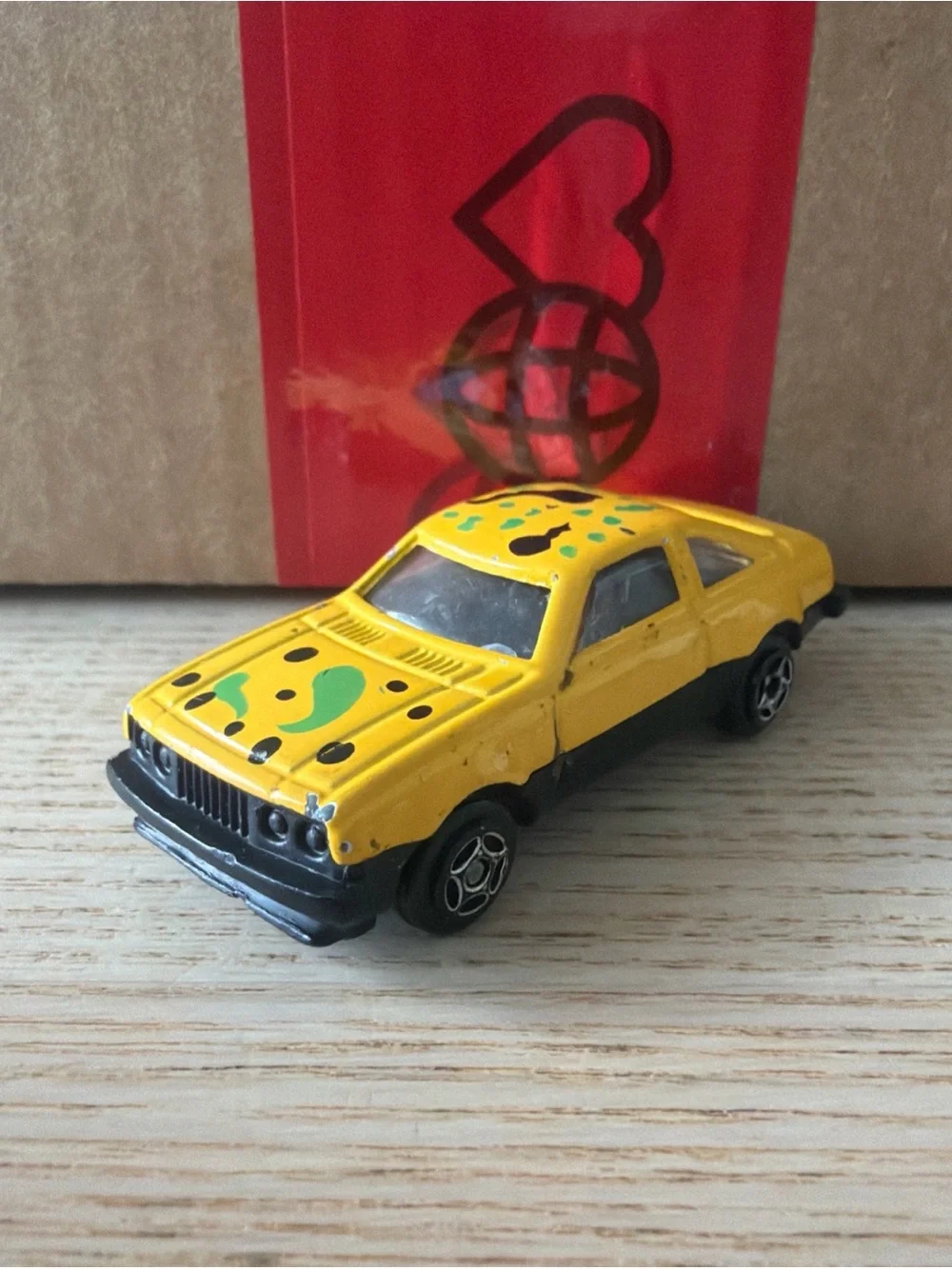 1:64 Diecast Car Yellow/Black/Pink/Red Made in China Loose